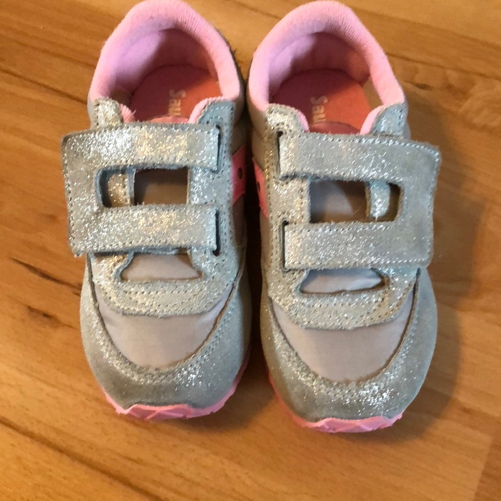 Never been worn, Gray and pink Saucony sneakers